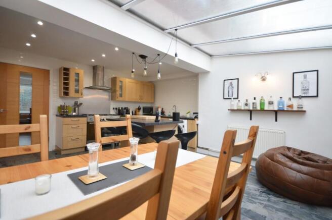 OPEN PLAN KITCHEN/DINING ROOM