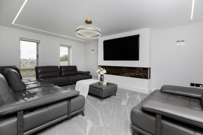 5 bed Detached for sale Image 7
