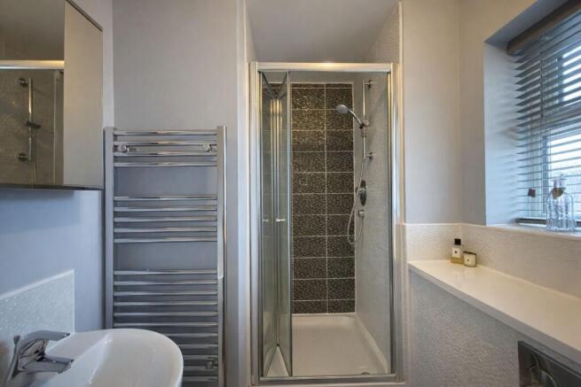 4 bed Detached for sale Image 5
