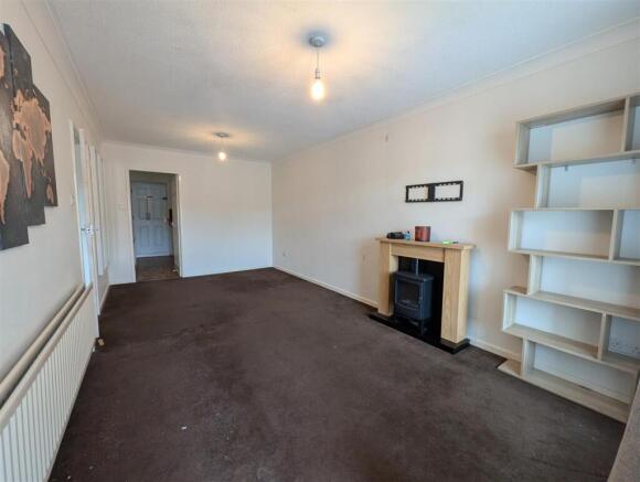 Lounge/Dining Area