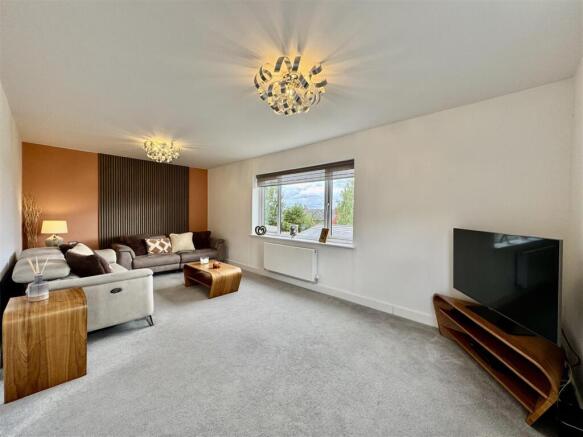 4 bed Detached for sale Image 6