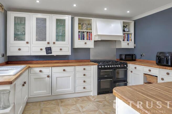 4 bed Semi-Detached for sale Image 4
