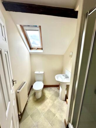 2 bed Apartment to rent Image 8