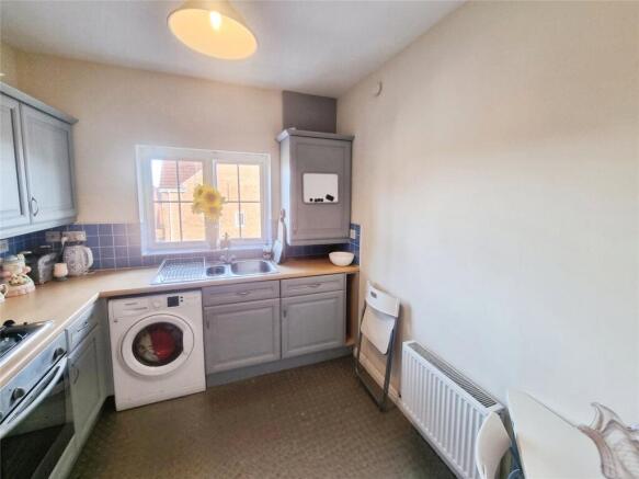 3 bed Apartment for sale Image 6