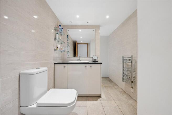5 bed Detached for sale Image 11