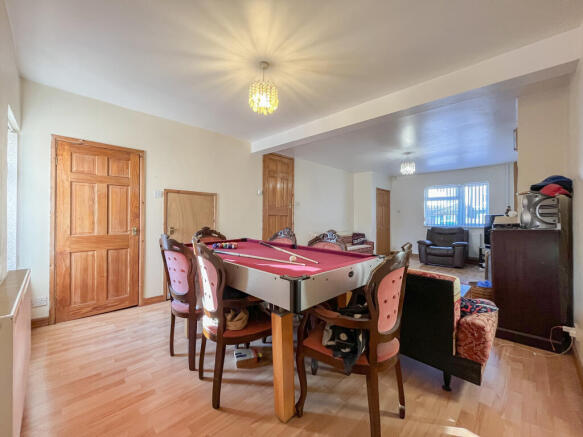 LIVING ROOM/DINER