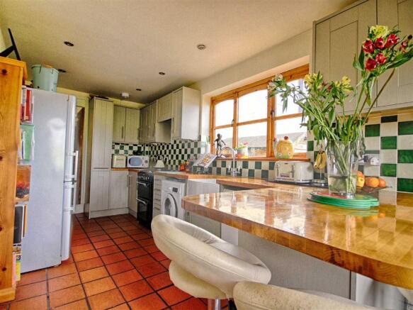KITCHEN /BREAKFAST ROOM
