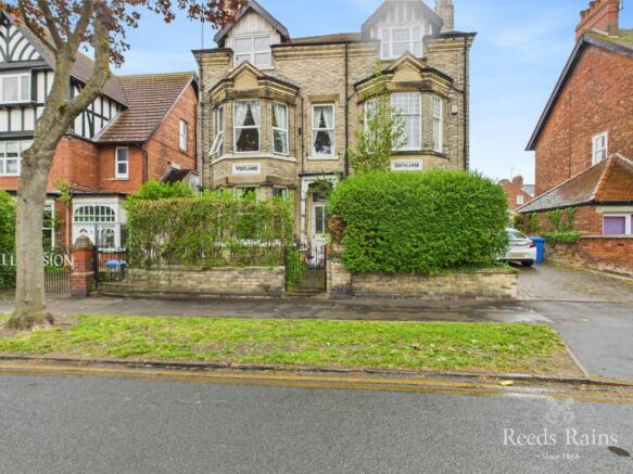 2 bed Apartment for sale Image 12