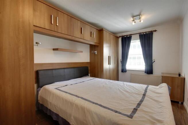2 bed Apartment to rent Image 4