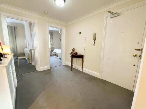2 bed Flat for sale Image 8