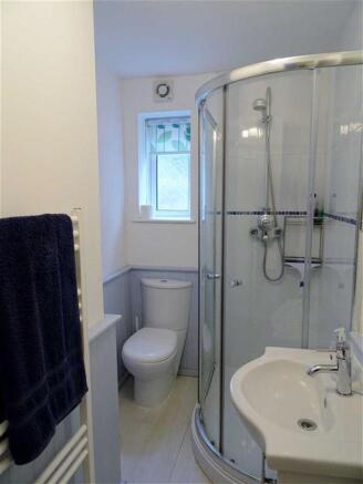 SHOWER ROOM: