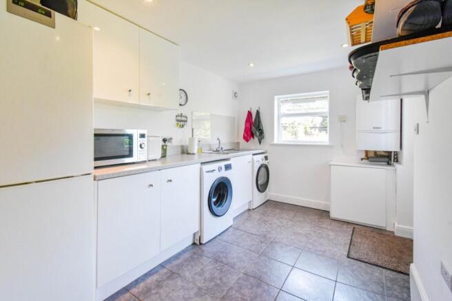 Falkner Close, Marlborough, Wiltshire, SN8 photo 4