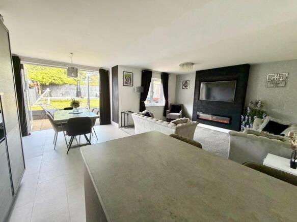 4 bed Detached for sale Image 8