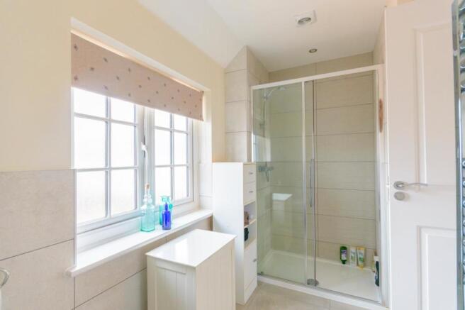 EZAELBBUHS60 - Ensuite A.jpg