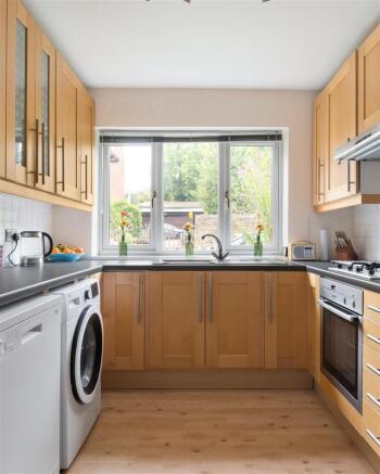 3 bed Semi-Detached for sale Image 4