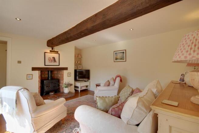 5 bed Detached for sale Image 8
