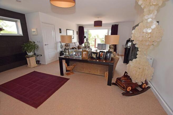 Lounge 1