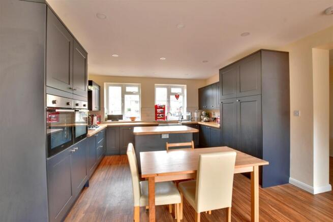 Kitchen/ Breakfast Room