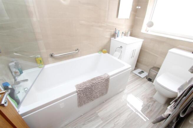 3 bed Semi-Detached for sale Image 6