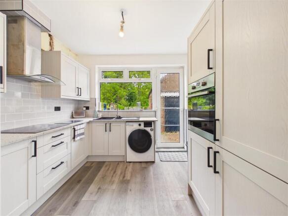 4 bed Semi-Detached for sale Image 7