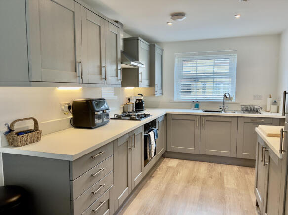 Kitchen/dining/living room