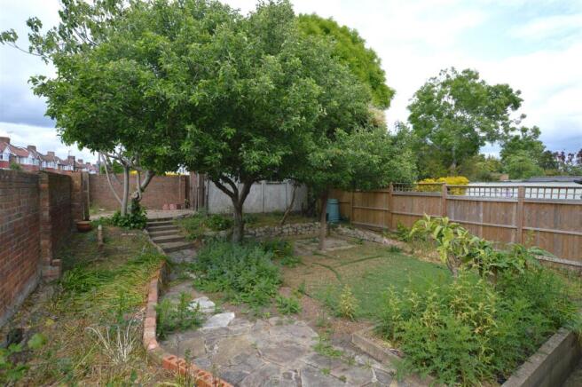34 Whitton Dene gdn May.JPG