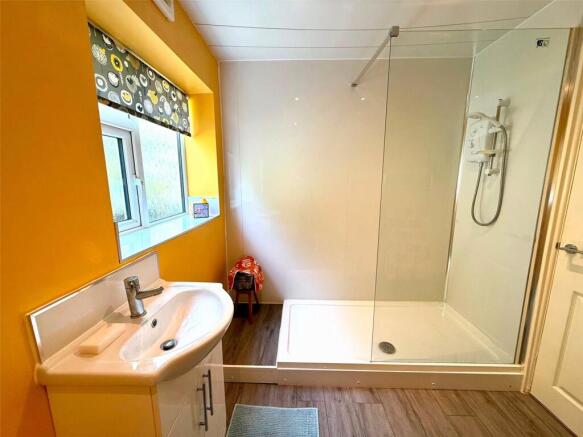 House in Lostock Gralam, Cheshire West and Chester - View 4