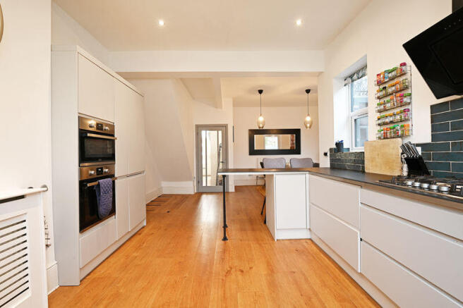 4 bed Terraced for sale Image 12