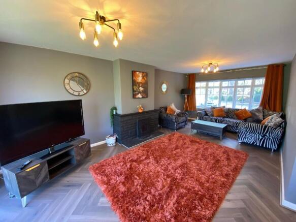3 bed Detached Bungalow to rent Image 7