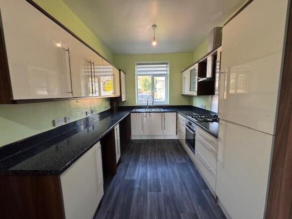 3 bed Semi-Detached for sale Image 4