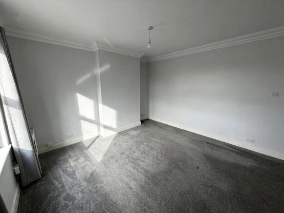 3 bed Terraced to rent Image 6
