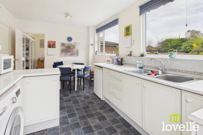 4 bed Detached for sale Image 10