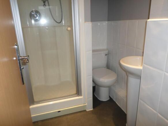 2 bed Apartment to rent Image 8