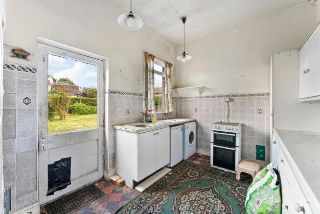 5 bed Detached for sale Image 7