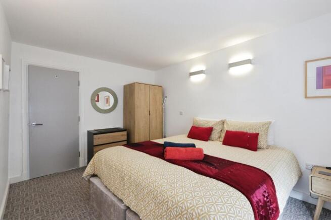 3 bed Apartment for sale Image 9