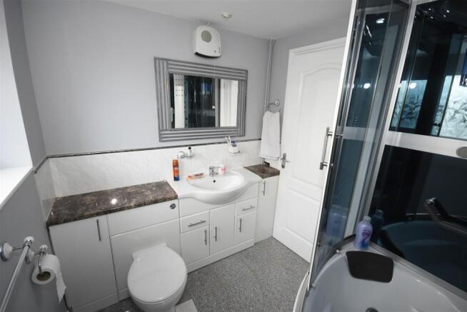 En Suite Bathroom