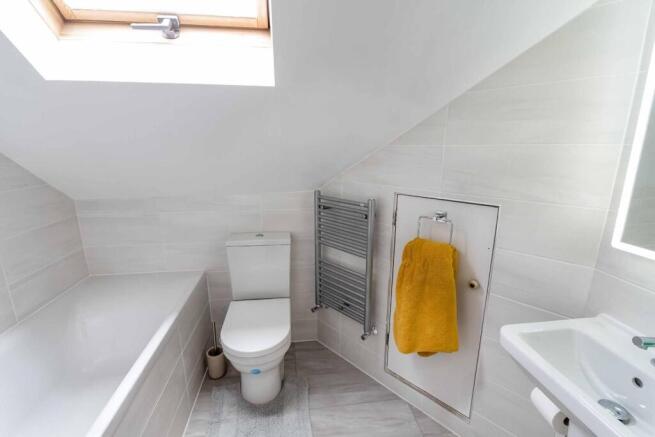 5 bed Detached for sale Image 11