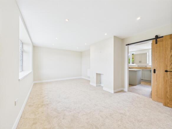 CAM03062G0-PR0163-STILL009