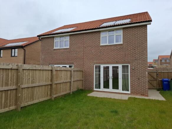 2 bed Terraced to rent Image 3