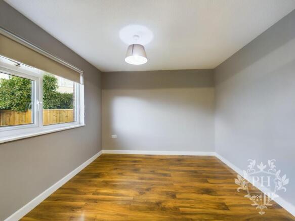 4 bed Semi-Detached to rent Image 5