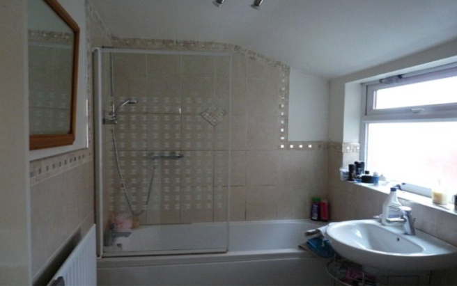 Spacious bathroom