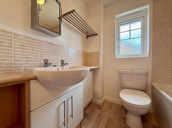 3 bed Semi-Detached to rent Image 10