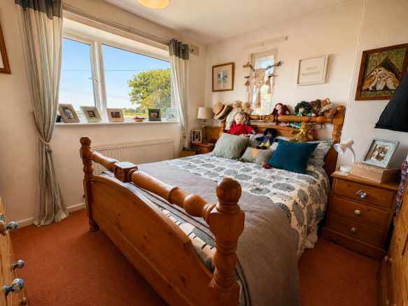 3 bed Semi-Detached for sale Image 7