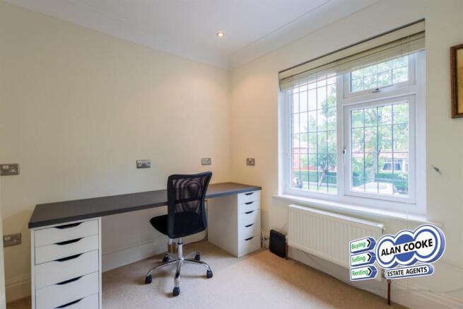 5 bed Semi-Detached to rent Image 12