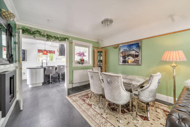 6 bed Detached Bungalow for sale Image 8