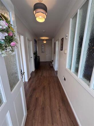 Entrance Hallway 1.jpg