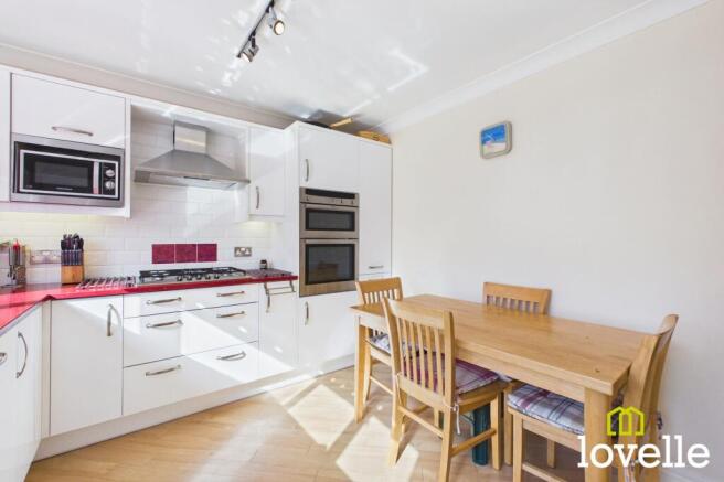 4 bed Detached for sale Image 5
