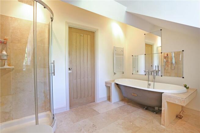 En Suite to Master Bedroom