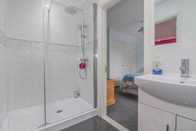 JACK AND JILL EN SUITE