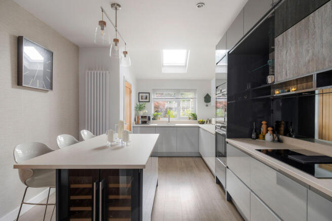 4 bed Semi-Detached for sale Image 9
